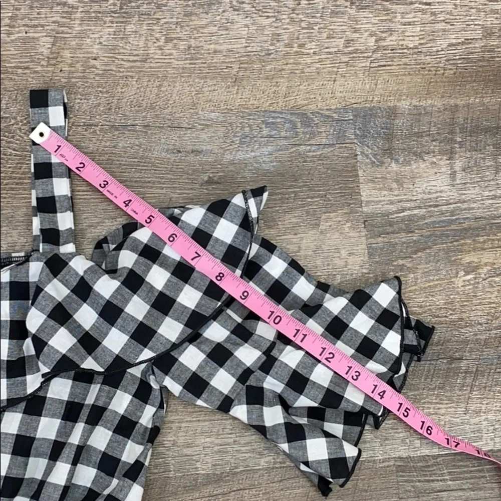NWOT Buffalo Plaid Crop Tassel Top Medium
